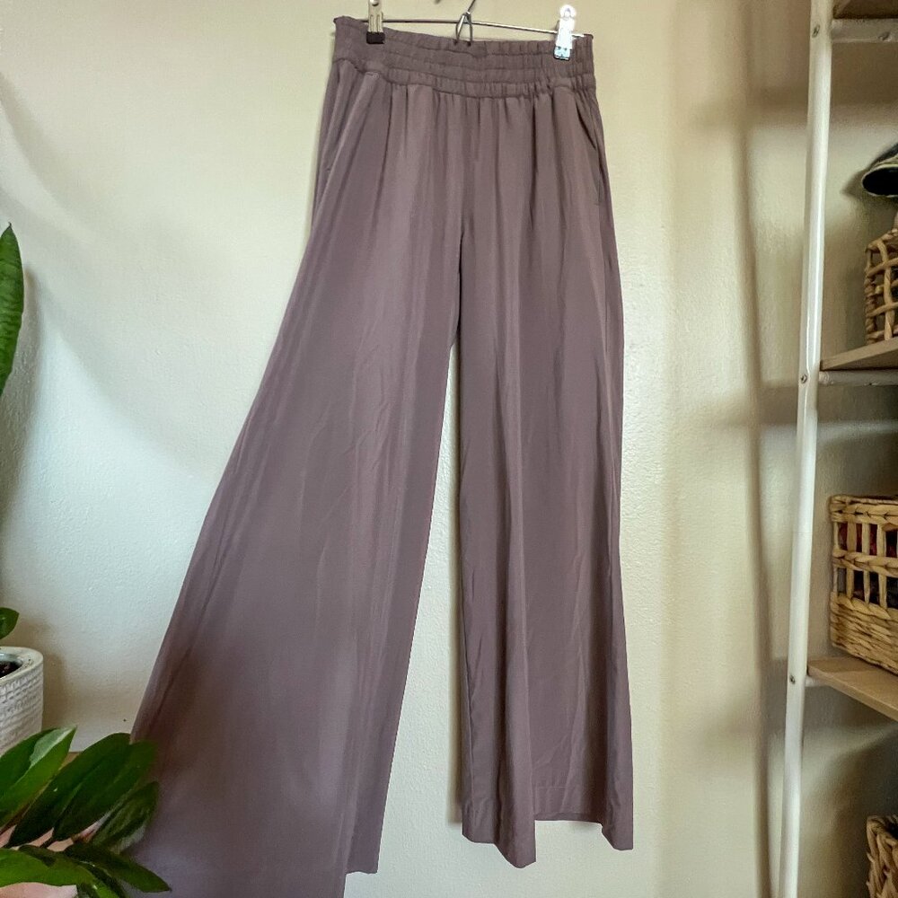 Vuori Villa Wideleg Pant in Dusty Mauve Small | NWOT